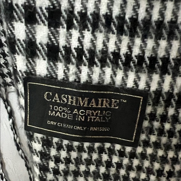 Elegant Black and white Checkered Scarf. made in Italy - Picture 4 of 4